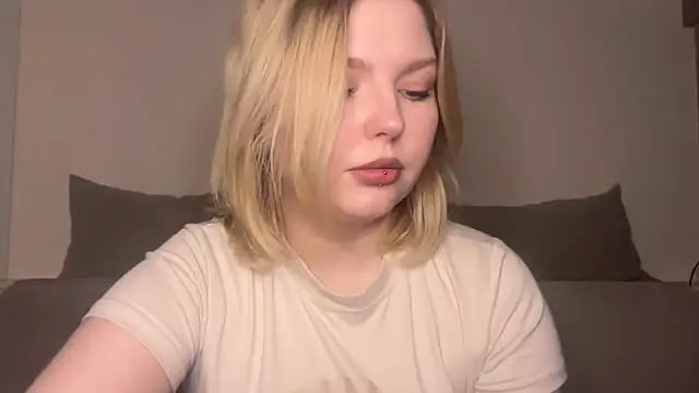 Snapshot of Ophelia_Ritz chatting on 7, 3, 2026 Ophelia Ritz online show from 7, 3, 2026