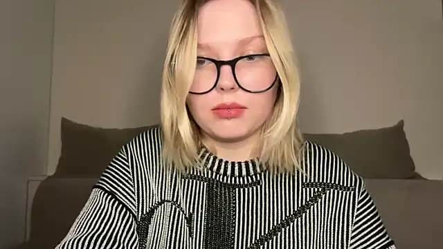 Snapshot of Ophelia_Ritz chatting on 25, 3, 2026 Ophelia Ritz online show from 25, 3, 2026