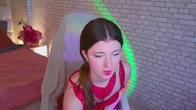 LunarDreamm online show from 5, 2, 2026