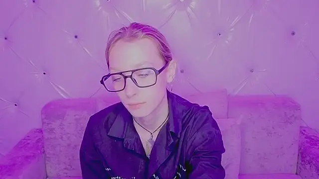 Akiro Kim7 online show from 12, 3, 2026