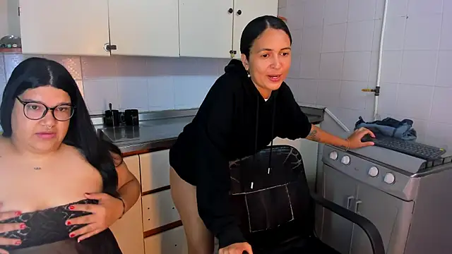 DannaAndSofi1 online show from 4, 2, 2026