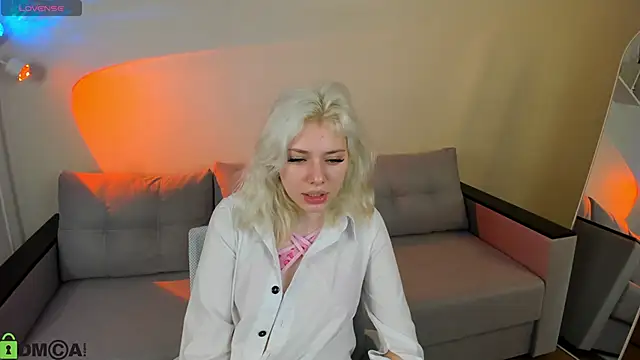 Kate Krose online show from 3, 2, 2026