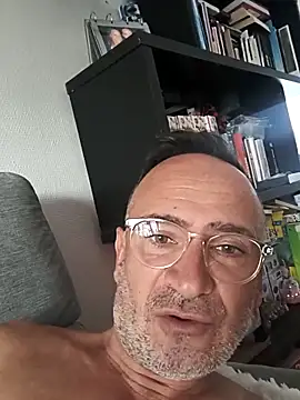 Snapshot of bobo672 chatting on 9, 4, 2026 bobo672 online show from 9, 4, 2026