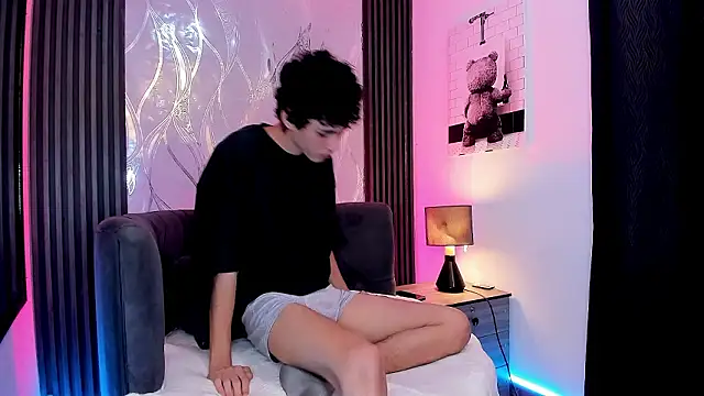 Luca Moon  online show from 3, 2, 2026