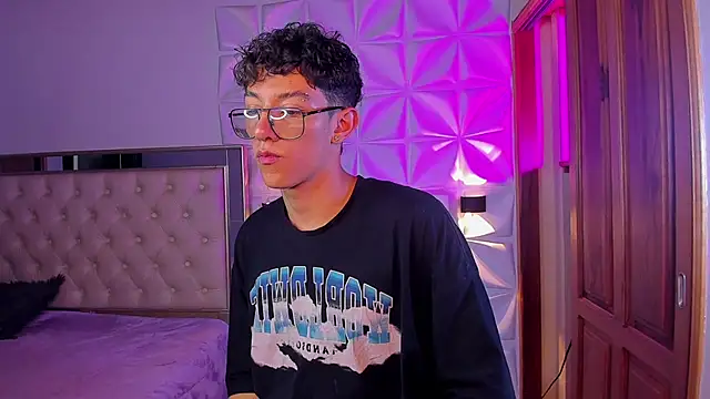 Snapshot of Christopher_Hunter chatting on 21, 3, 2026 Christopher Hunter online show from 21, 3, 2026