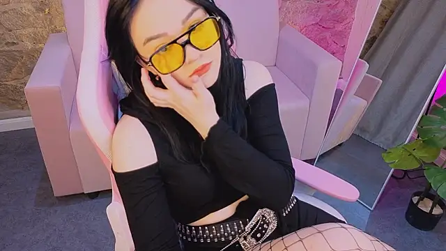 JadeCharm online show from 1, 2, 2026