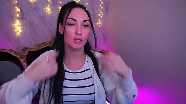 Effie luvv online show from 4, 2, 2026