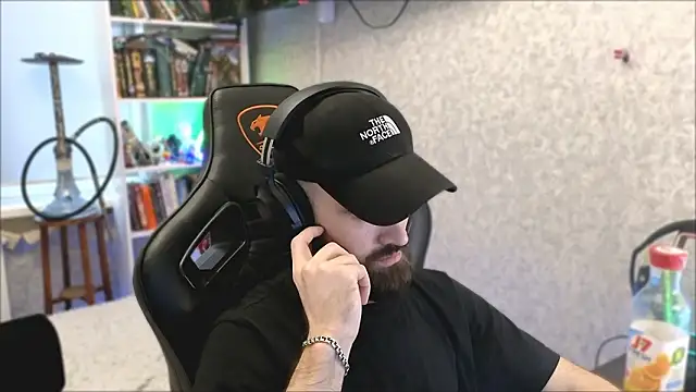 Snapshot of _Mostly_ chatting on 13, 3, 2026 Mostly online show from 13, 3, 2026