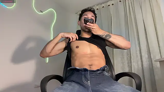 Snapshot of rafael_stone11 chatting on 10, 3, 2026 rafael stone11 online show from 10, 3, 2026