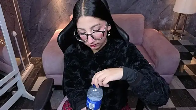 Snapshot of Sophie_jones_b chatting on 5, 3, 2026 Sophie jones b online show from 5, 3, 2026