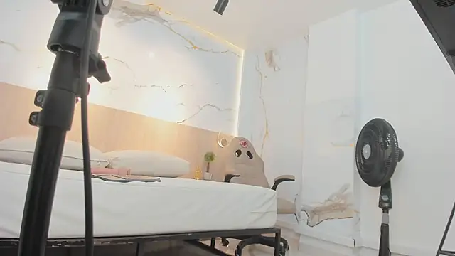 Snapshot of kylie_ward chatting on 20, 3, 2026 kylie ward online show from 20, 3, 2026