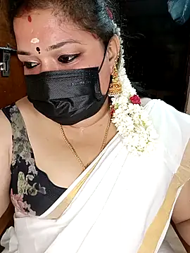 Snapshot of silk_rose05 chatting on 1, 4, 2026 silk rose05 online show from 1, 4, 2026