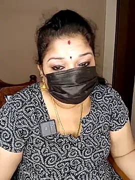 Snapshot of silk_rose05 chatting on 5, 4, 2026 silk rose05 online show from 5, 4, 2026