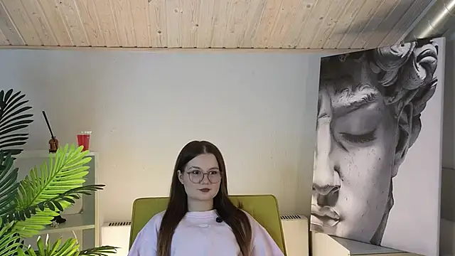 ThedaAlvarran online show from 1, 2, 2026