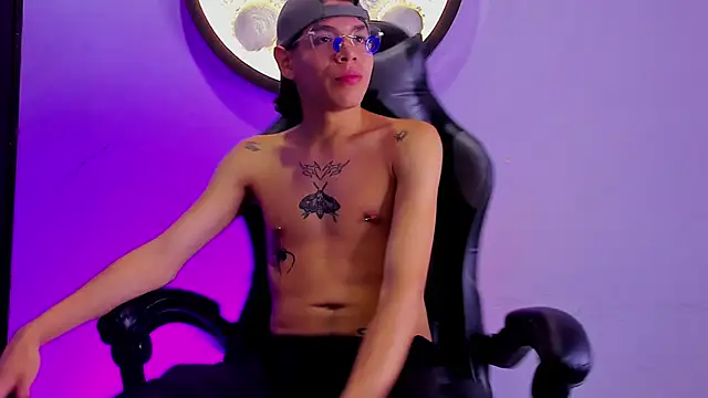 Snapshot of Bennet-Gray chatting on 5, 3, 2026 Bennet-Gray online show from 5, 3, 2026