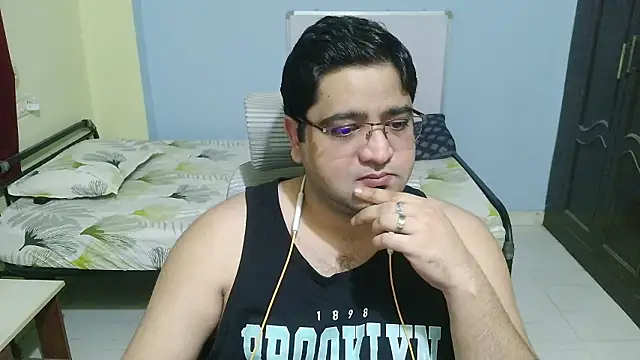 Charmer-Boy online show from 2, 2, 2026