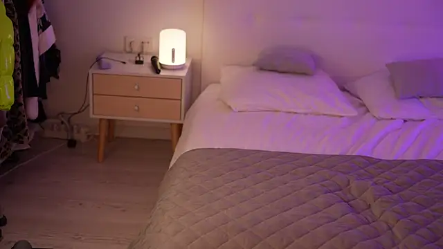 Sarah Pink online show from 27, 2, 2025