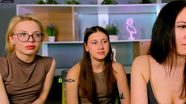 Snapshot of arianaa_cat chatting on 1, 3, 2026 arianaa cat online show from 1, 3, 2026