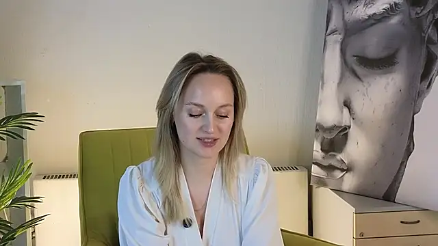 LorinaNhatsavang online show from 3, 2, 2026