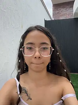 alicia-petite online show from 5, 2, 2026