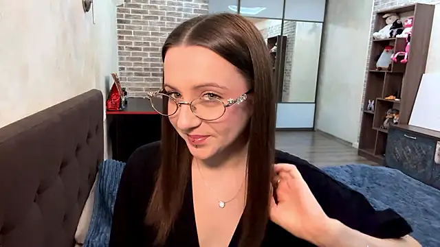 LioraVanta online show from 1, 2, 2026