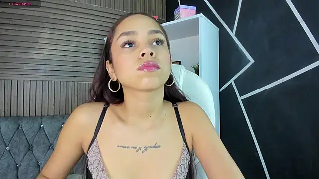 CarolineFyre online show from 3, 2, 2026