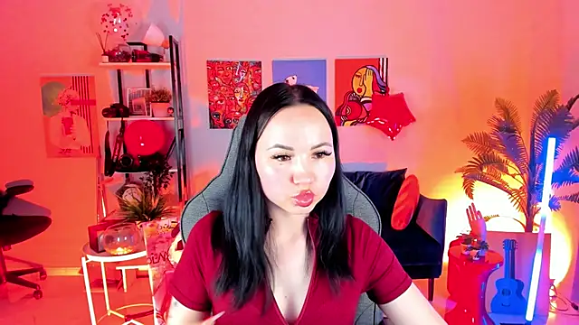 SophiaTurner online show from 16, 2, 2026