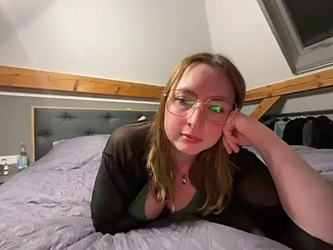 SexyBruenette online show from 4, 2, 2026