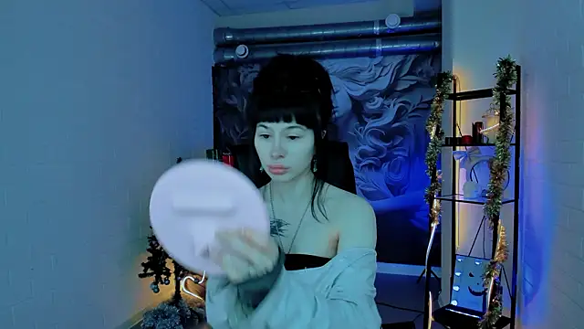 HollyDennis online show from 3, 2, 2026