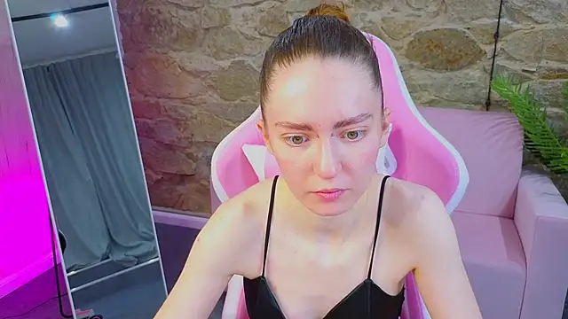 KristineValbuena online show from 4, 2, 2026