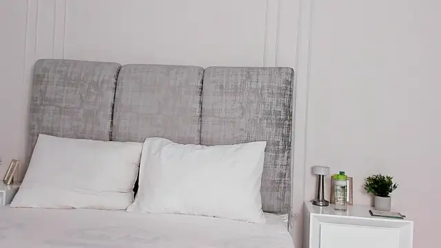 PenelopeSaenz  online show from 20, 2, 2026