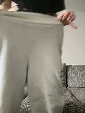 LeonieClaire online show from 23, 2, 2026