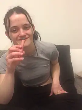 LeonieClaire online show from 23, 3, 2026