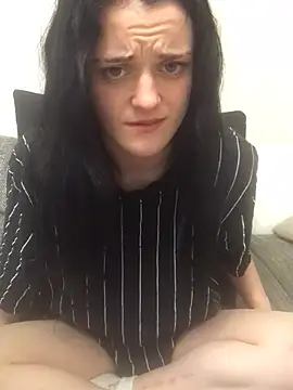 LeonieClaire online show from 26, 3, 2026