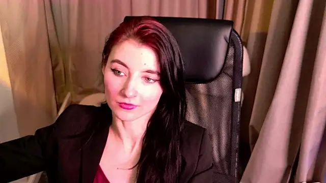 NicoleLuxe online show from 12, 2, 2026