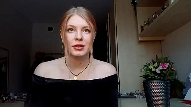 MiaMooon05 online show from 5, 2, 2026