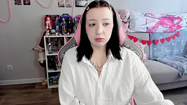 MollysLand online show from 4, 3, 2026