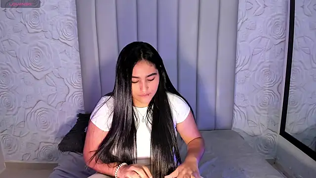 Lya dubois  online show from 5, 3, 2026