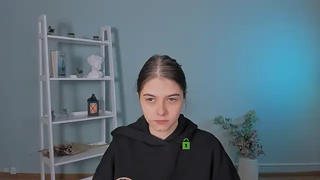 molly hollow online show from 5, 2, 2026