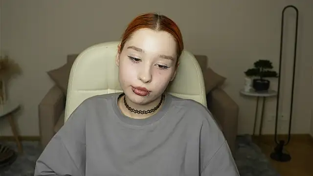 NelleCaram online show from 4, 2, 2026