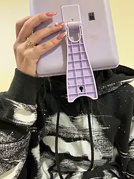 Sara Fernandez  online show from 26, 2, 2026