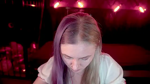 Snapshot of DramaQuenns chatting on 5, 3, 2026 DramaQuenns online show from 5, 3, 2026