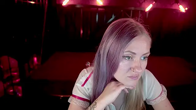 Snapshot of DramaQuenns chatting on 11, 3, 2026 DramaQuenns online show from 11, 3, 2026