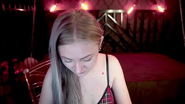 Snapshot of DramaQuenns chatting on 22, 3, 2026 DramaQuenns online show from 22, 3, 2026