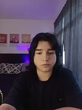 Daniellesins1 online show from 4, 2, 2026