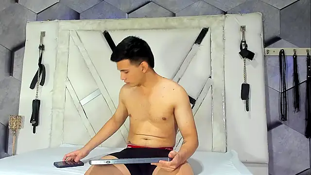 GoldenBoyM online show from 18, 2, 2026