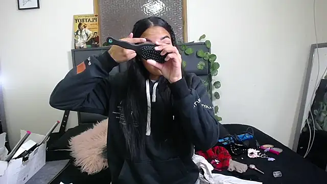 Julieta Parker online show from 21, 3, 2026