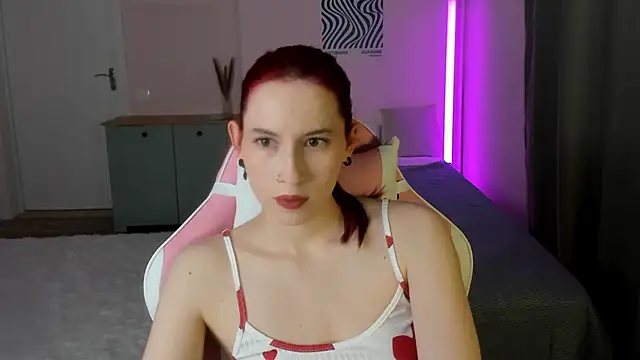 Kira  Luis online show from 4, 2, 2026