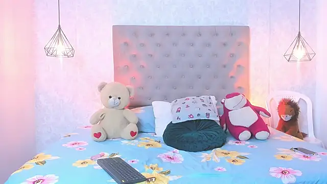 Valeryn Hoot online show from 6, 2, 2026