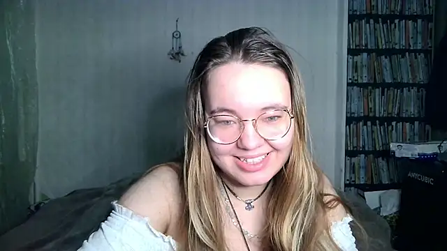 Helen foxygirl online show from 9, 2, 2026